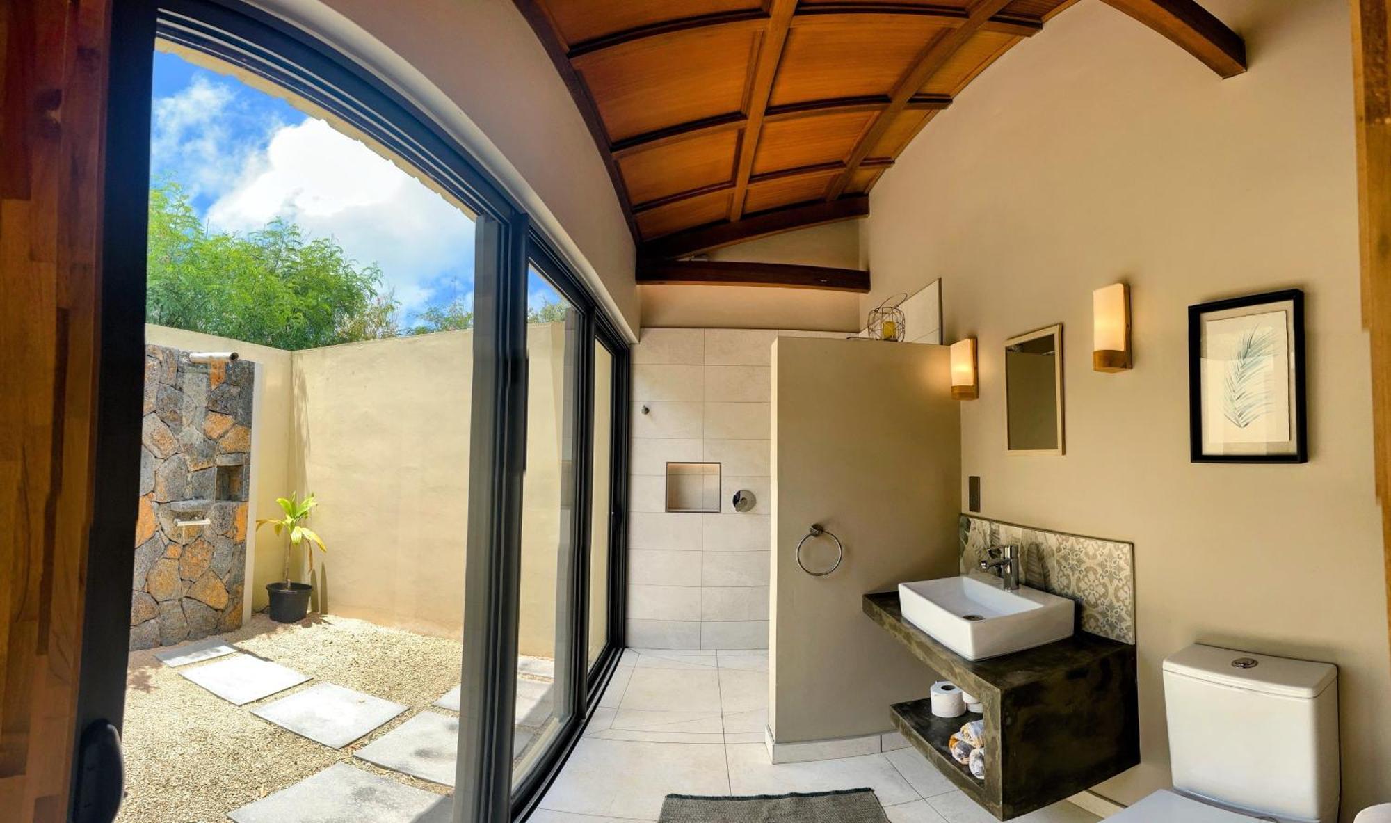 Lakaz Kannell - Coconut Secluded Outside Shower, Infinity Pool